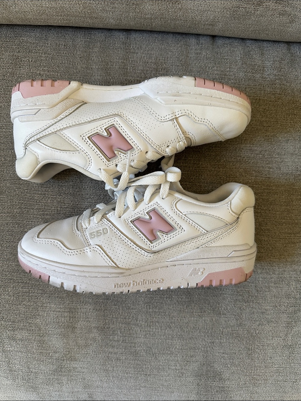 New Balance women’s 550 Leather Sneakers in White & Pink